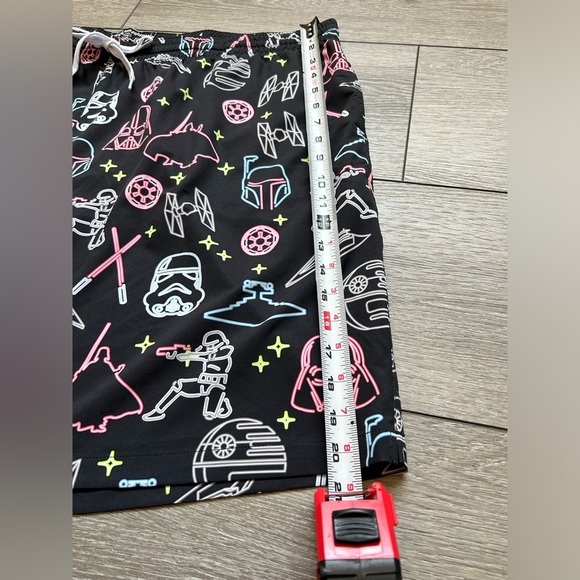 NWOT Chubbies The Dark Side 5.5” Classic Swim Trunks Star Wars Men’s XXL Rare - Picture 2 of 8